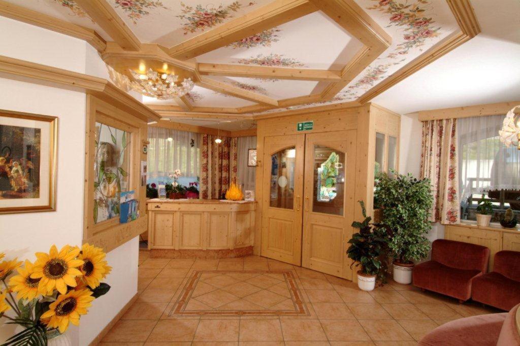 Albergo Fiordaliso Canazei Bagian luar foto