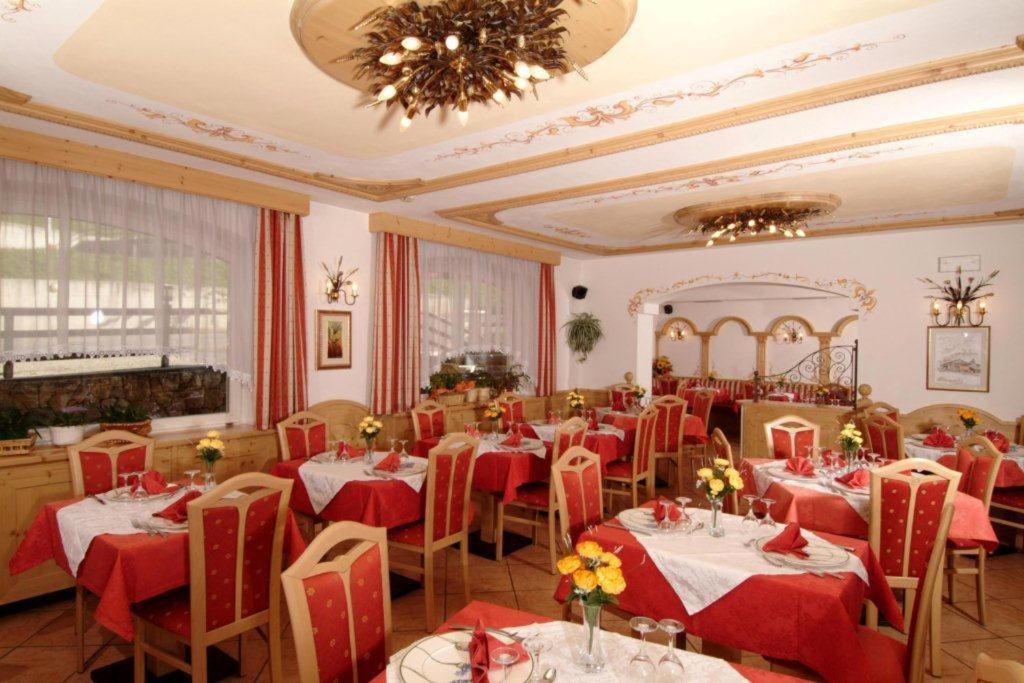 Albergo Fiordaliso Canazei Bagian luar foto