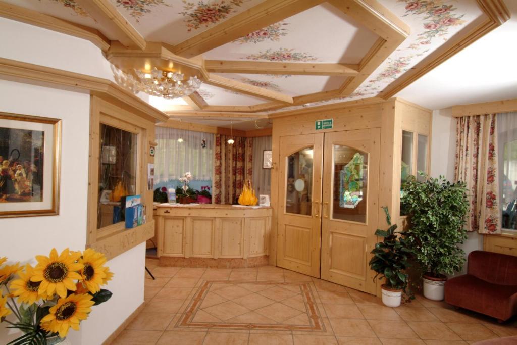 Albergo Fiordaliso Canazei Bagian luar foto