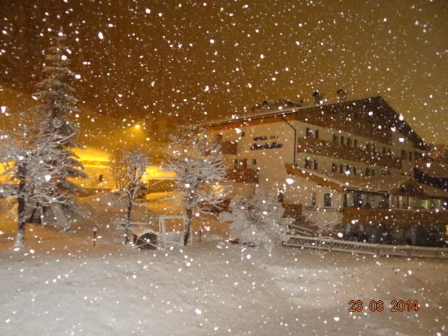 Albergo Fiordaliso Canazei Bagian luar foto